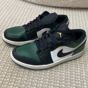 Nike Air Jordans Black and Green, Size Mens 7